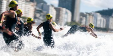 Rio recebe nadadores para a Entre Fortes em Copacabana, teste de resistência e coragem