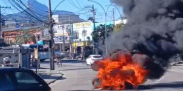 Criminosos Bloqueiam Vias na Gardênia Azul em Retaliação a Ação Policial no Rio