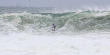 Lucas Chumbo e Pedro Scooby vencem o Itacoatiara Big Wave 2026 em dia de ondas de até cinco metros