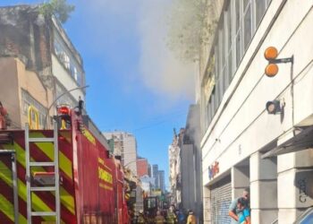 Incêndio em hotel no Centro do Rio obriga hóspedes a deixar prédio