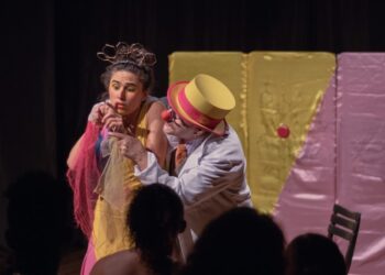 ‘Um Ato de Amor’ usa palhaçaria para provocar reflexão sobre parto e nascimento em Niterói