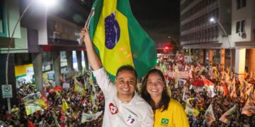 Caminhada em apoio a chapa Lula Presidente e Geraldo Alckmin Vice reúne multidão na Avenida Ernani do Amaral Peixoto, em Niterói